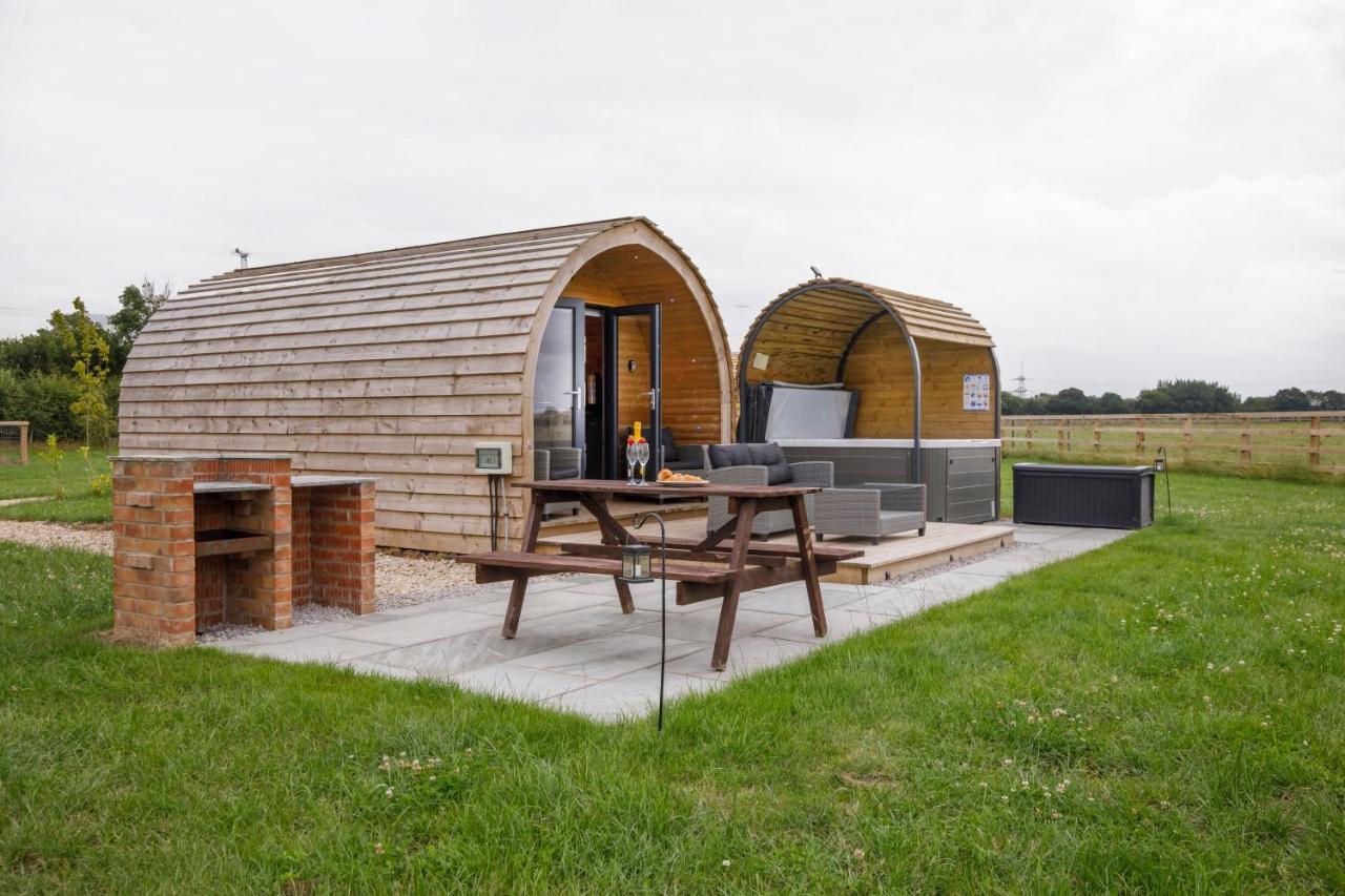 Little Meadow Pods With Hot Tub Hotel York Exterior photo