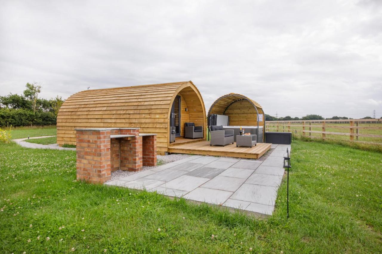 Little Meadow Pods With Hot Tub Hotel York Exterior photo